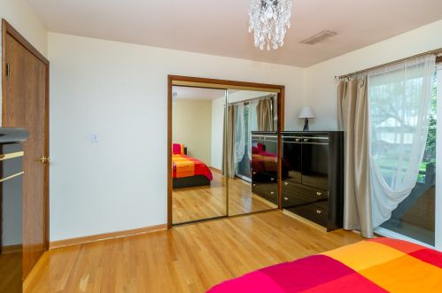 8316 Elmore St, Niles IL 60714-1943 exterior