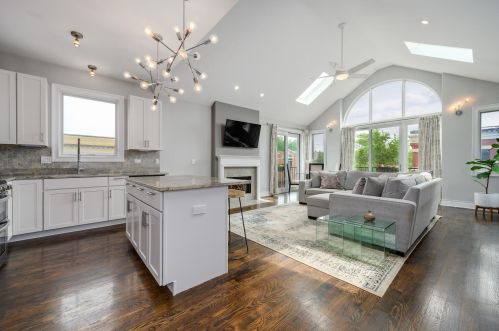 2700 Thomas St, Chicago, IL 60622-3445