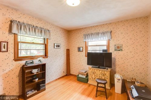 385 3rd Ave, Saint Paul MN  55112-7844 exterior