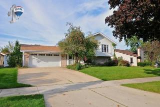 151 Greenway Dr, Hanover Park, IL 60108-2026
