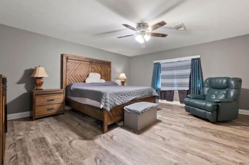 333 Woolridge Dr, Conroe TX  77301-6230 exterior