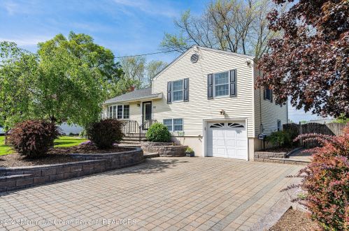 131 Irwin Pl, Middletown, NJ 07748-2308