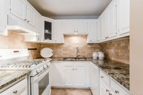 12 Byrne Ct, Farmington, CT 06032-3551
