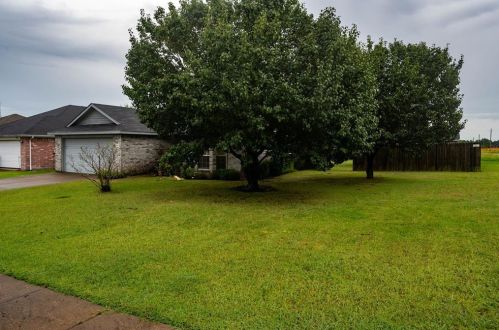 101 Toma Hawk Dr, Greenville, TX 75402-2802