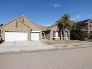 3071 Holland Ave, Clovis, CA 93619-9282