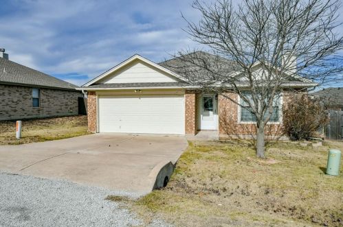 826 Rambling Ct, Granbury TX  76049-5594 exterior