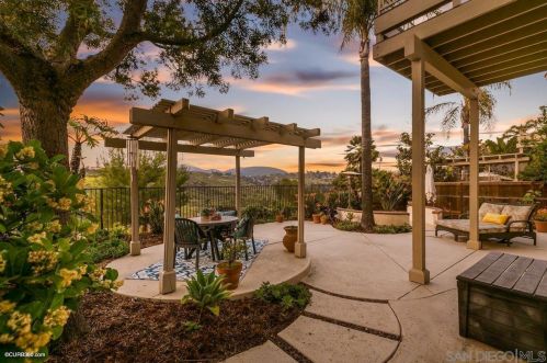 9426 Chabola Rd, San Diego, CA 92129-4916