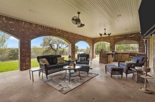 2011 Grn Wing, Granbury TX 76049-5576 exterior