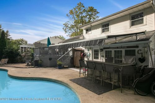 37 Walnut Ave, Tinton Falls NJ 07701-6132 exterior