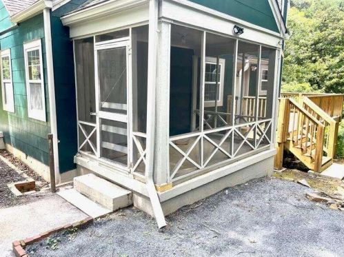 2733 Harlan Dr, Atlanta GA  30344-3701 exterior