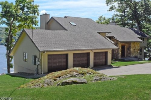 674 Shore Trl, Sparta, NJ 07871-1320