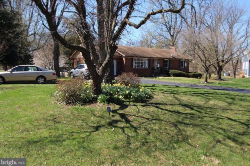 17 Friendship Ct, Charles Town WV 25414-5058 exterior