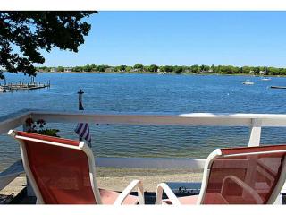 68 Beach St, Warren, RI 02885-4110