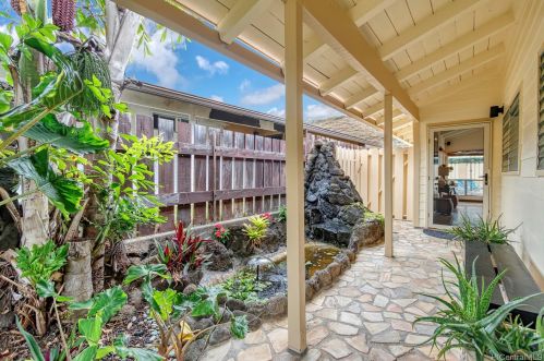 985 Maniniholo St, Honolulu, HI 96825-2721