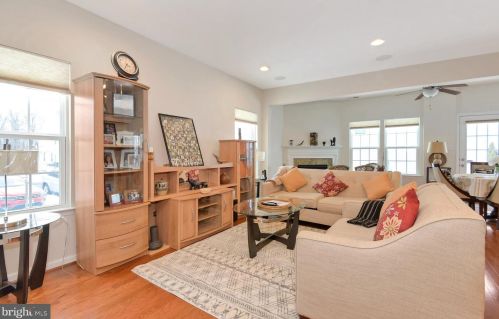 111 Sundance Dr, Trenton NJ 08619-3968 exterior