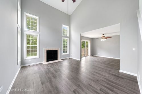 211 Janes Ave, Lemont, IL 60440-2529
