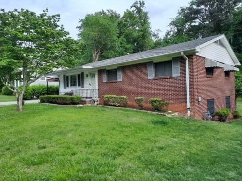 978 Overbrook Cir, Marietta, GA 30062-2345