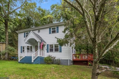 36 Crescent Dr, Andover, NJ 07821-4001