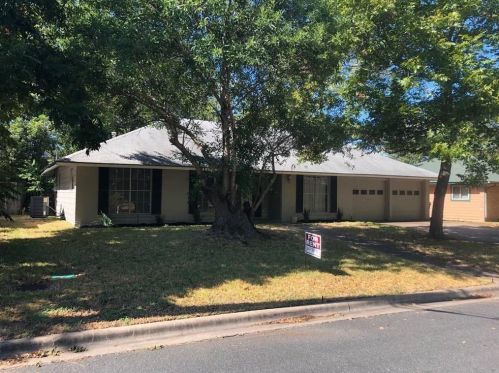 1807 Belford Dr, Austin TX  78757-8306 exterior