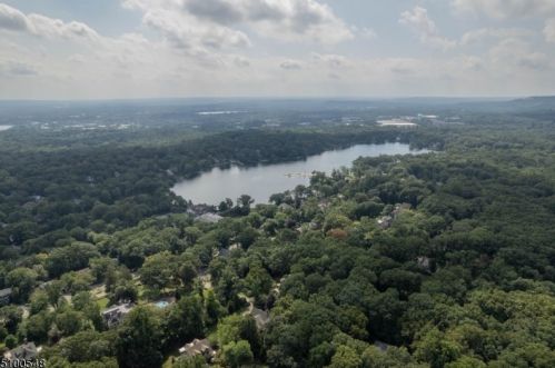 9 Condit Rd, Mountain Lakes, NJ 07046-1241