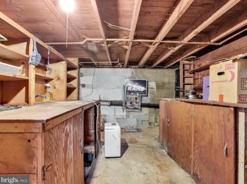 112 Fame Ave, Hanover PA 17331-1585 exterior