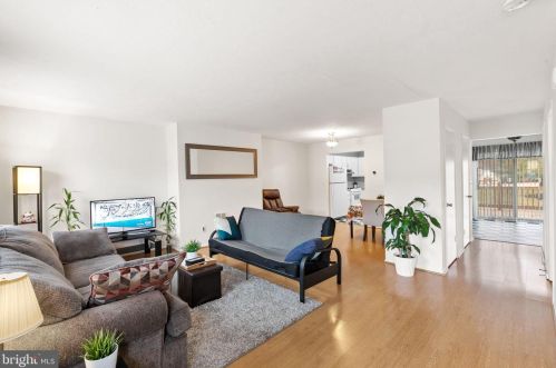 32 Pinedale Ct, Trenton NJ  08690-3316 exterior