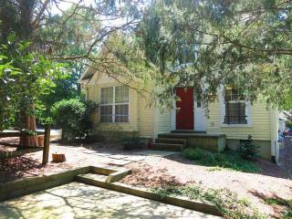 320 Davie Rd, Carrboro NC  27510-1608 exterior