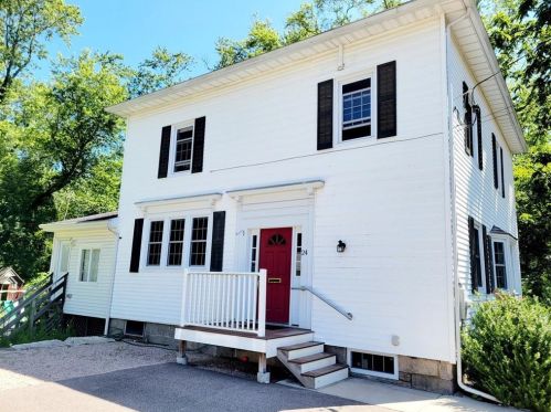 24 Cross St, Westerly, RI 02891-2330