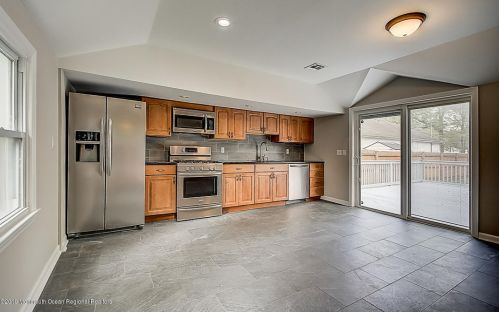 247 Forest Ave, Middletown, NJ 07748-5720