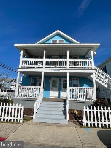 210 4th St, Ocean City, MD 21842-3910