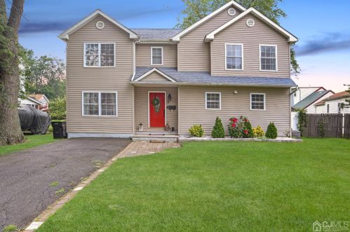 8 Maple Dr, Hazlet, NJ 07730-1332
