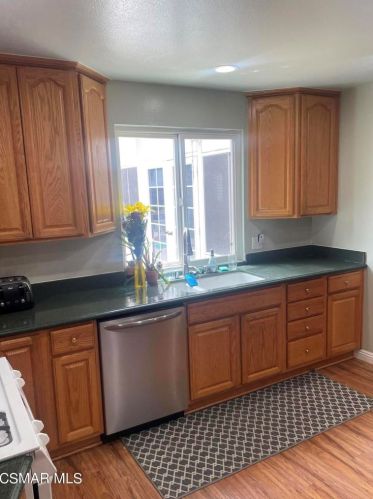 2442 Royal Ave, Simi Valley, CA 93065-4762