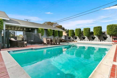 1543 Harle Pl, Anaheim CA  92802-2510 exterior
