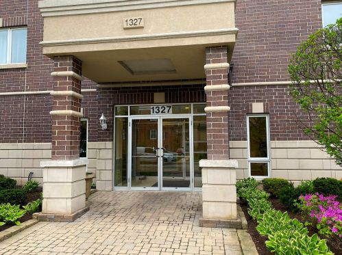 1327 Brown St, Des Plaines, IL 60016-7166
