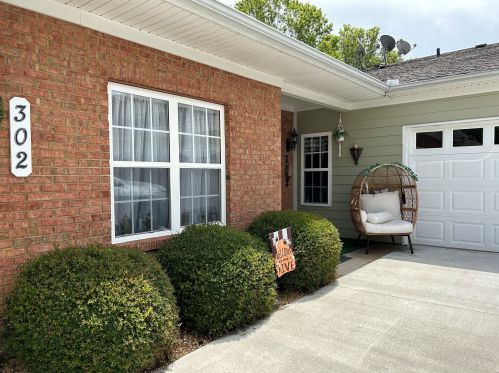 302 Commonwealth Cir, Newnan, GA 30263-7807
