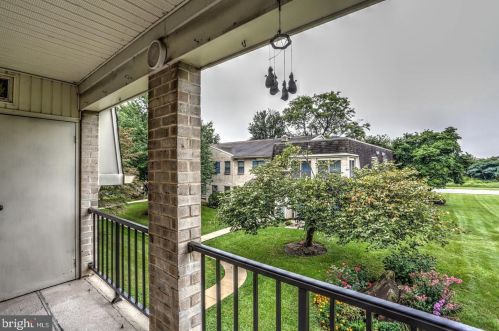 209 Valleybrook Dr, Lancaster PA  17601-4623 exterior