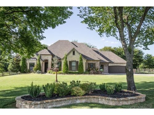 18685 Crooked Oak Dr, Owasso, OK 74055-5046