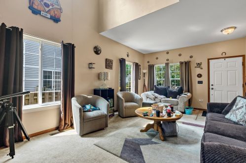 1691 Cameron Dr, Pingree Grove IL  60140-9074 exterior