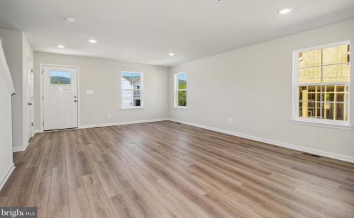 6 Westview Dr, Graceham, MD 21788-1937