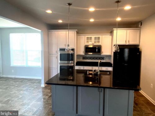 118 Un Rdg Dr, Charles Town WV 25414-4937 exterior