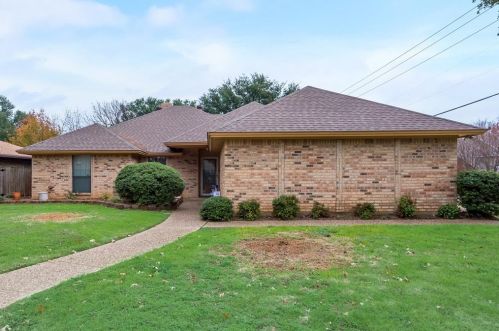 7825 Silveridge Dr, Fort Worth TX  76133-7429 exterior