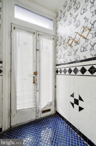 1835 16th St, Philadelphia, PA 19145-2202