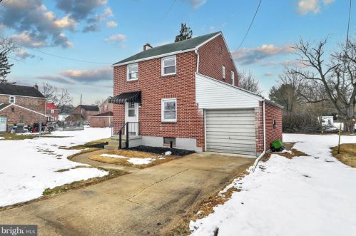 25 Keystone Dr, York, PA 17406-3027