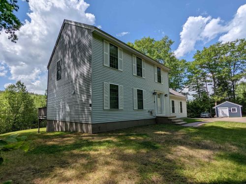 8 Grace Dr, Weare, NH 03281-4110