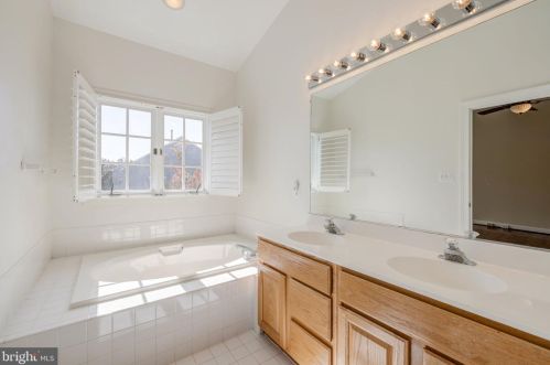 6235 Levi Ct, Springfield VA  22150-1190 exterior