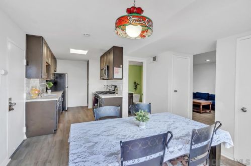 1211 Mariposa Ct, Vista CA  92084-3445 exterior