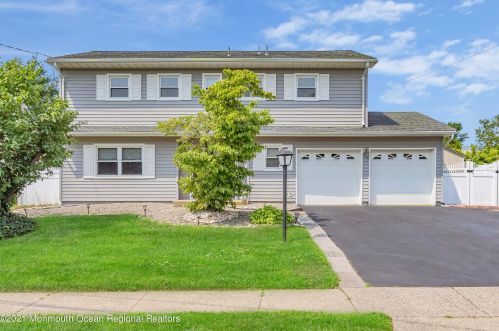 9 Briscoe Ter, Hazlet, NJ 07730-1127