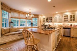 30 Winding Ln, Greenwich CT  06831-3733 exterior