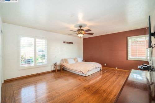 1301 Juana Ave, San Leandro CA  94577-5044 exterior