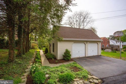 1321 Cheves Pl, Lancaster PA  17603-4943 exterior